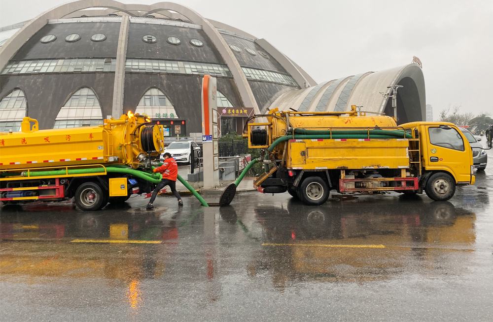 钟化村商场管道清淤