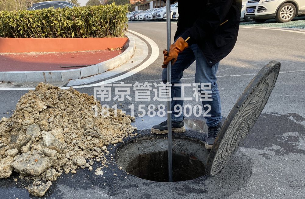 306钟化村管道油块清理